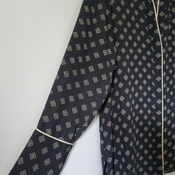 MARKS AND SPENCER COLLECTION Black Patterned Shirt Covered Buttons Wide Cuffs 14 - Picture 4 of 16